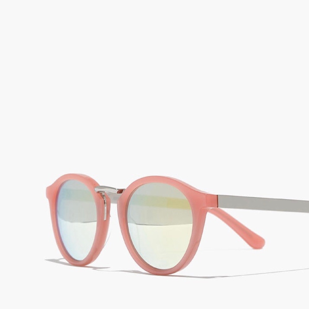 Madewell | Indio Sunglasses Color: MILKY SUNSET - Picture 3 of 4
